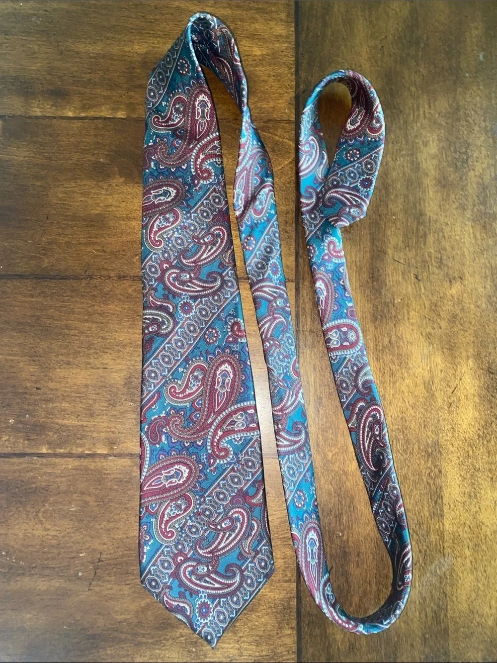 Oscar de la Renta couture 100% silk Classic Paisley burgundy/teal Men’s Tie